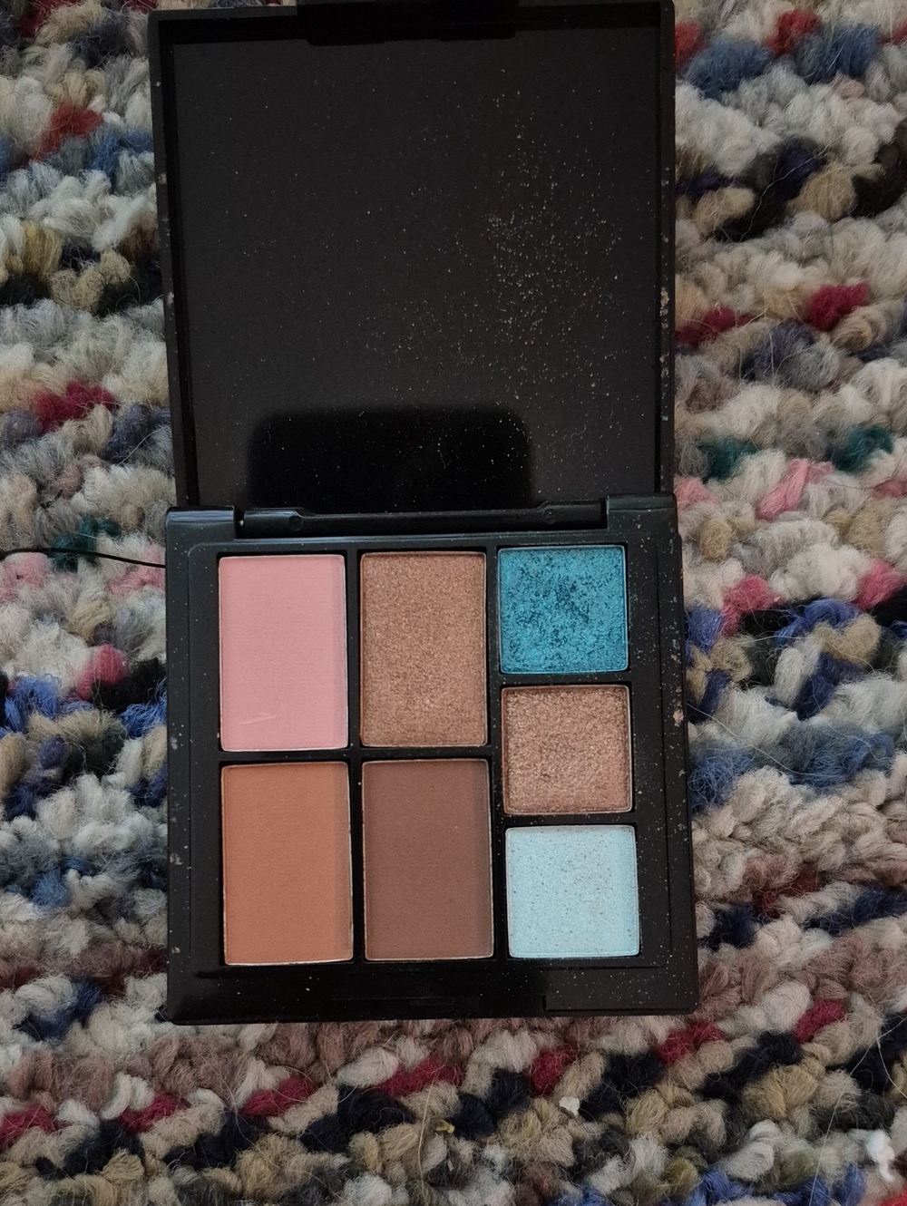Multi-Tone Eyeshadow Palette in Pink, Bronze, Turquoise & Light Blue